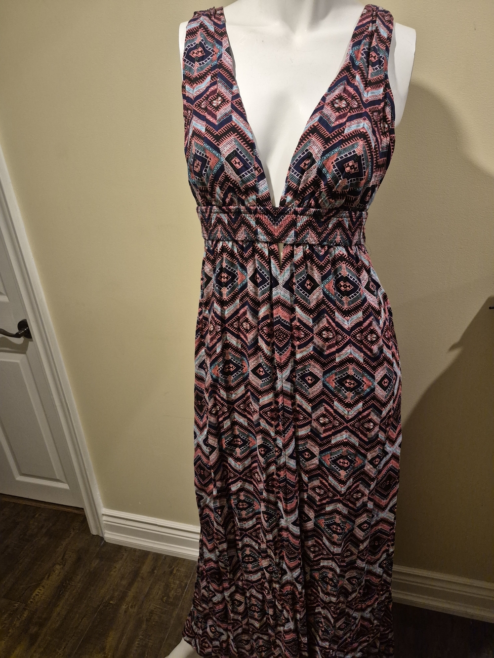 Forever 21 Pink and Navy‎ Geometric V-Neck Maxi Dress Size M Cut Out EUC